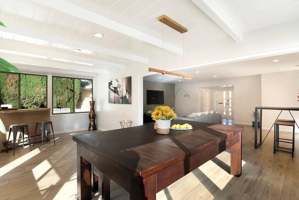 Large Home With Pool + Jacuzzi لوس أنجلوس المظهر الخارجي الصورة