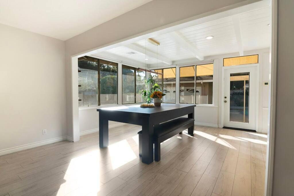 Large Home With Pool + Jacuzzi لوس أنجلوس المظهر الخارجي الصورة