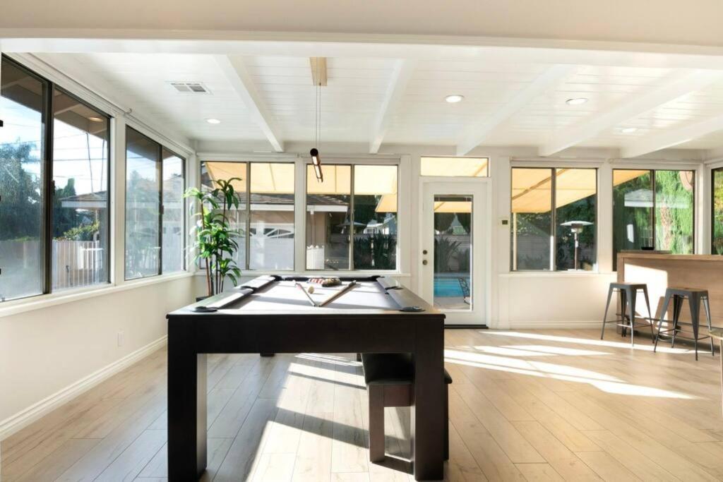 Large Home With Pool + Jacuzzi لوس أنجلوس المظهر الخارجي الصورة