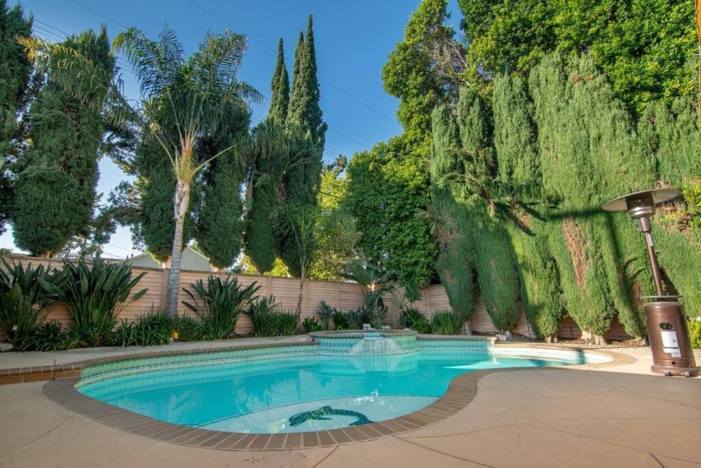 Large Home With Pool + Jacuzzi لوس أنجلوس المظهر الخارجي الصورة